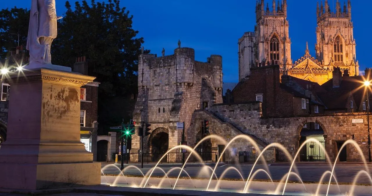 The Gillygate Gathering - City Centre - Sleeps Up To 18 York Apartamento