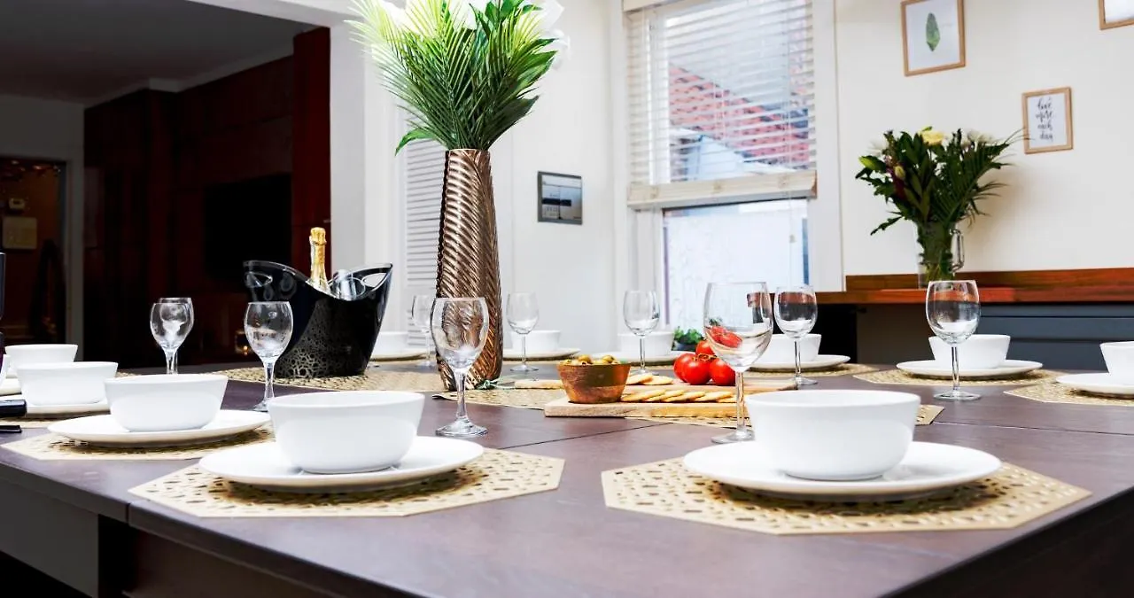 The Gillygate Gathering - City Centre - Sleeps Up To 18 York Apartamento