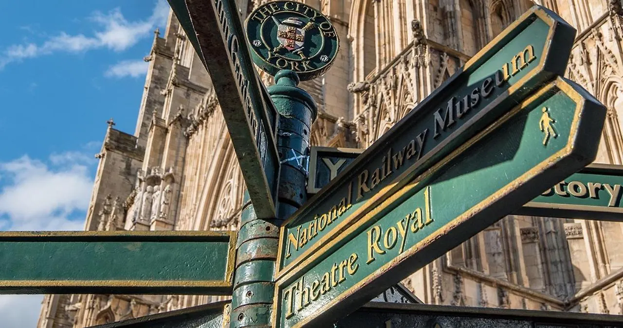 The Gillygate Gathering - City Centre - Sleeps Up To 18 York 0*,